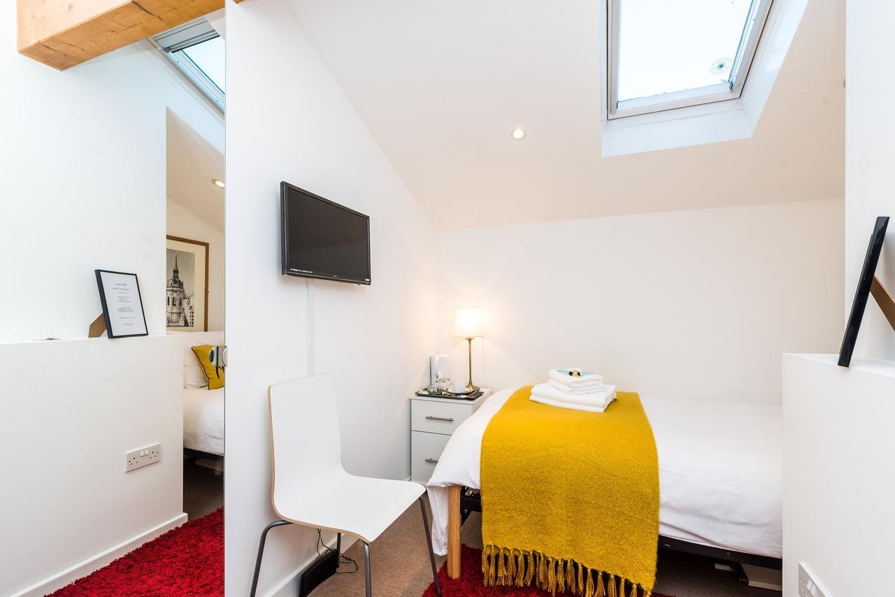 Riverbank Stay Guest house *