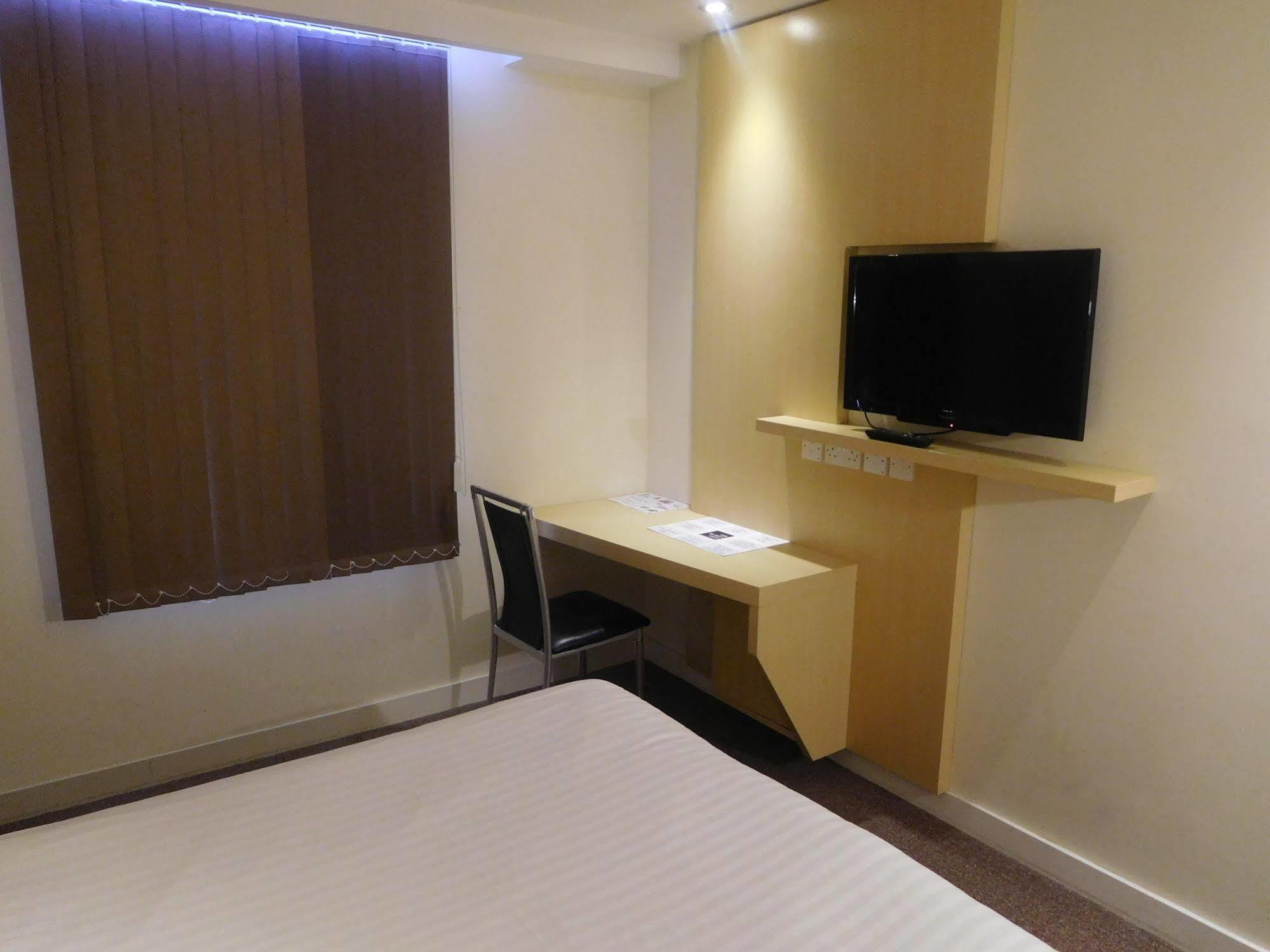 Ruskin 3*