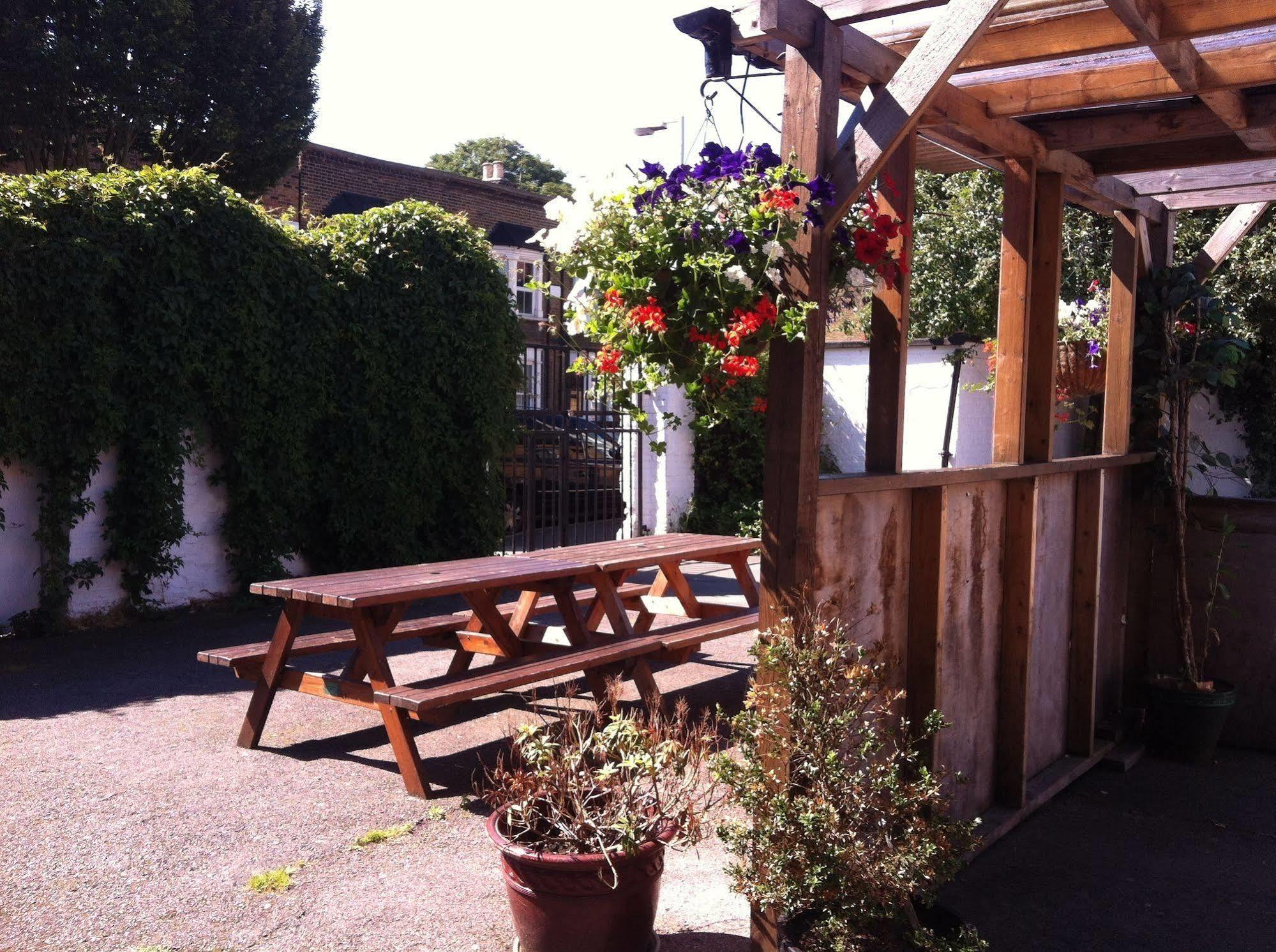 Forest Gate - Free Parking Limited Spaces Inn 2*