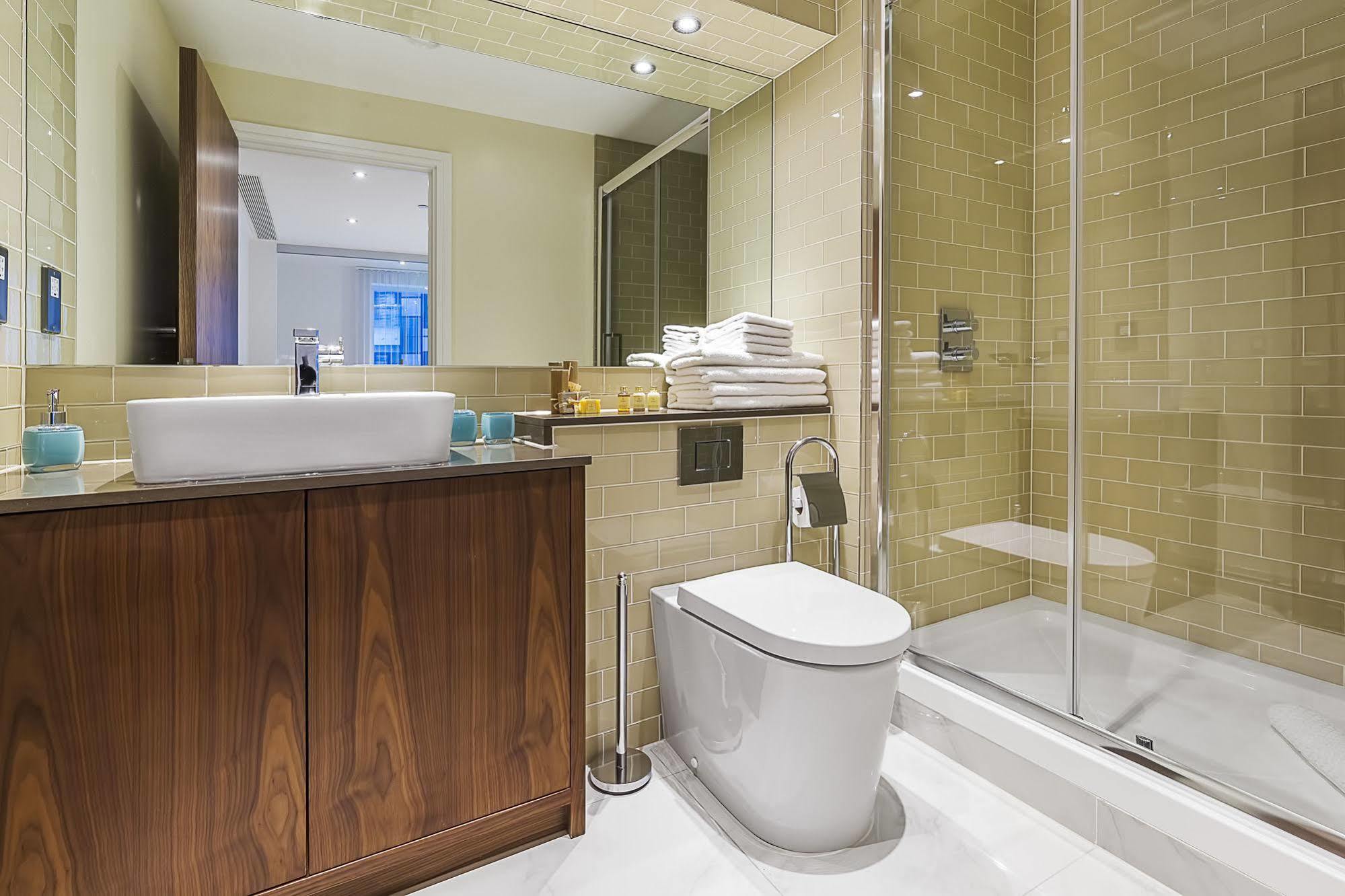 Lincoln Plaza Apartment