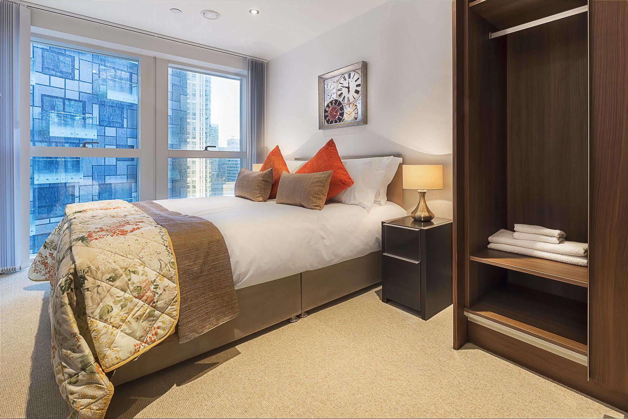 Lincoln Plaza Apartment London