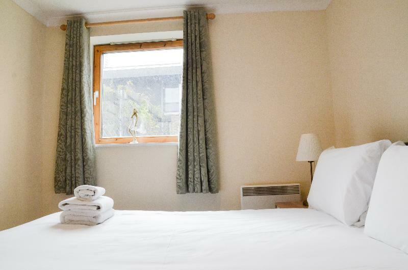 Oyo 139 Meridian Place 2 Bed Hotel