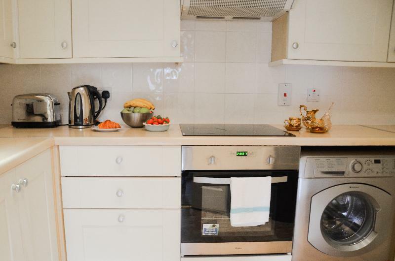 Oyo 139 Meridian Place 2 Bed Hotel