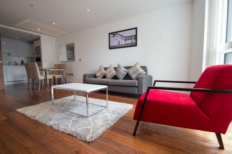 Lincoln Plaza Apartment *