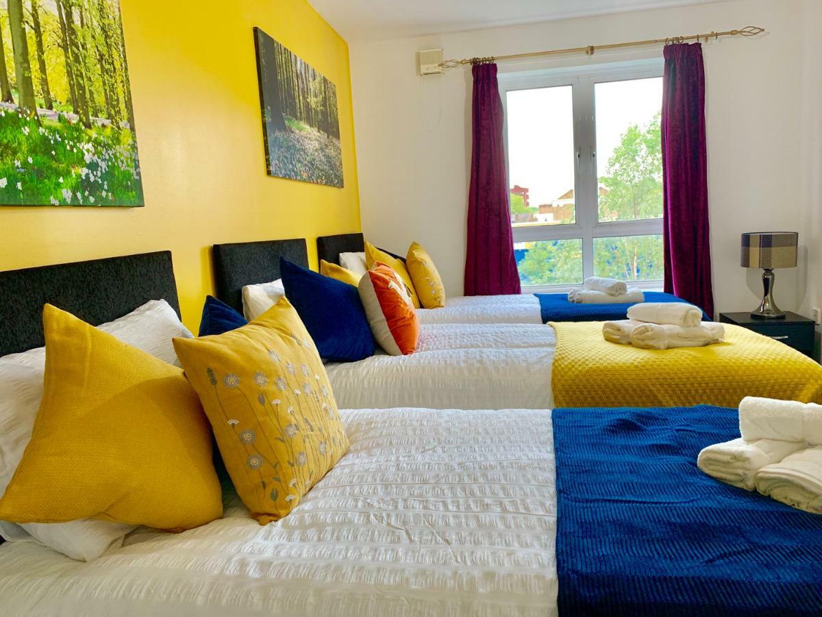 2 Bedrooms Modern Apartment, Lounge, Full Kitchen, Balcony, 5 Minutes Stratford Station Appartement