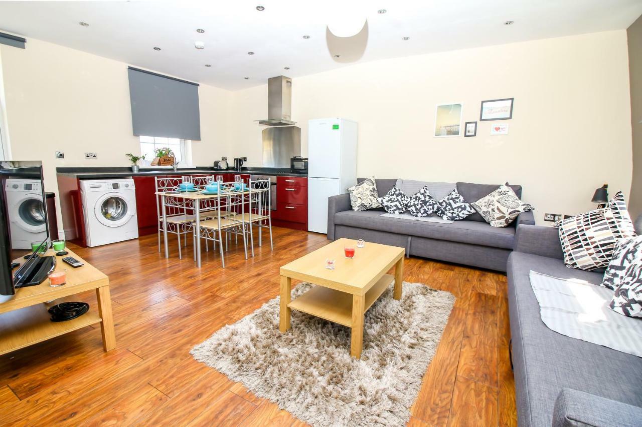 View Flat @ Liverpool St. Apartment *