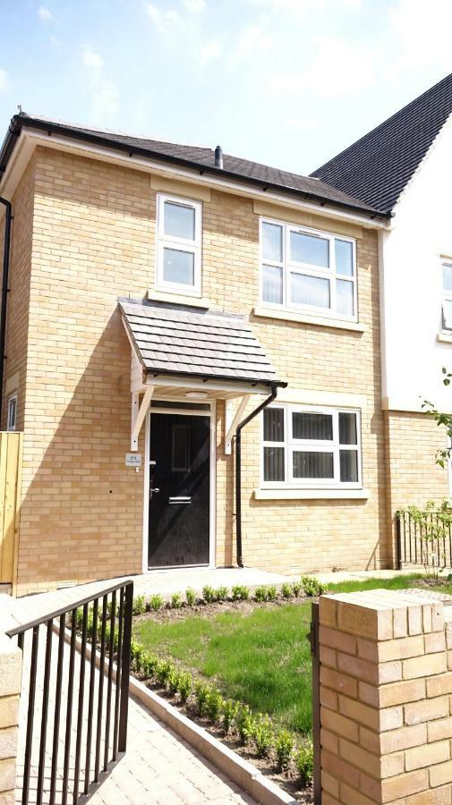 Homestay Heathrow Ensuite Rooms- Auto Check In *