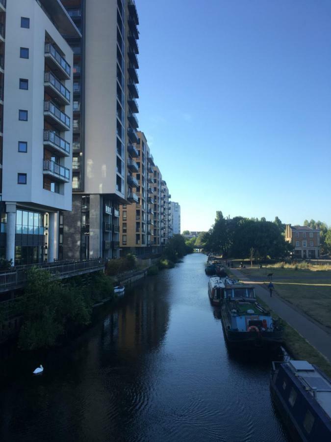 Beautiful, Secure, 2-bedroom Canal-side Apartamento Londres