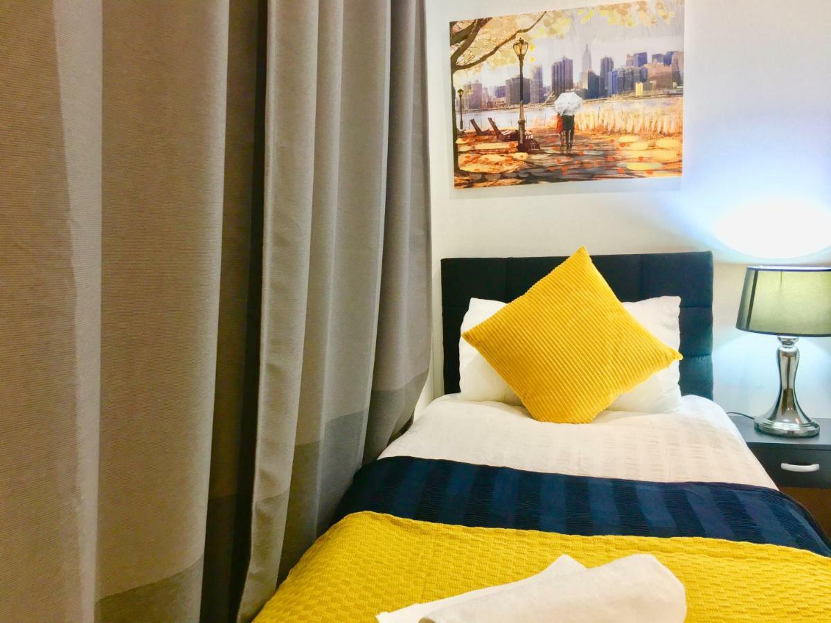 Excel 2 Bedrooms River View Apartment London