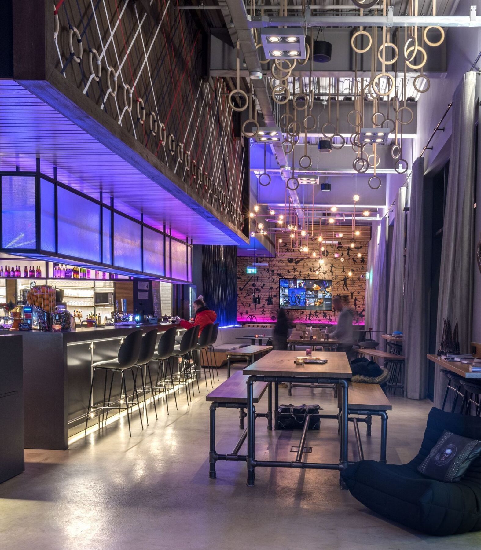 Moxy Stratford 4*