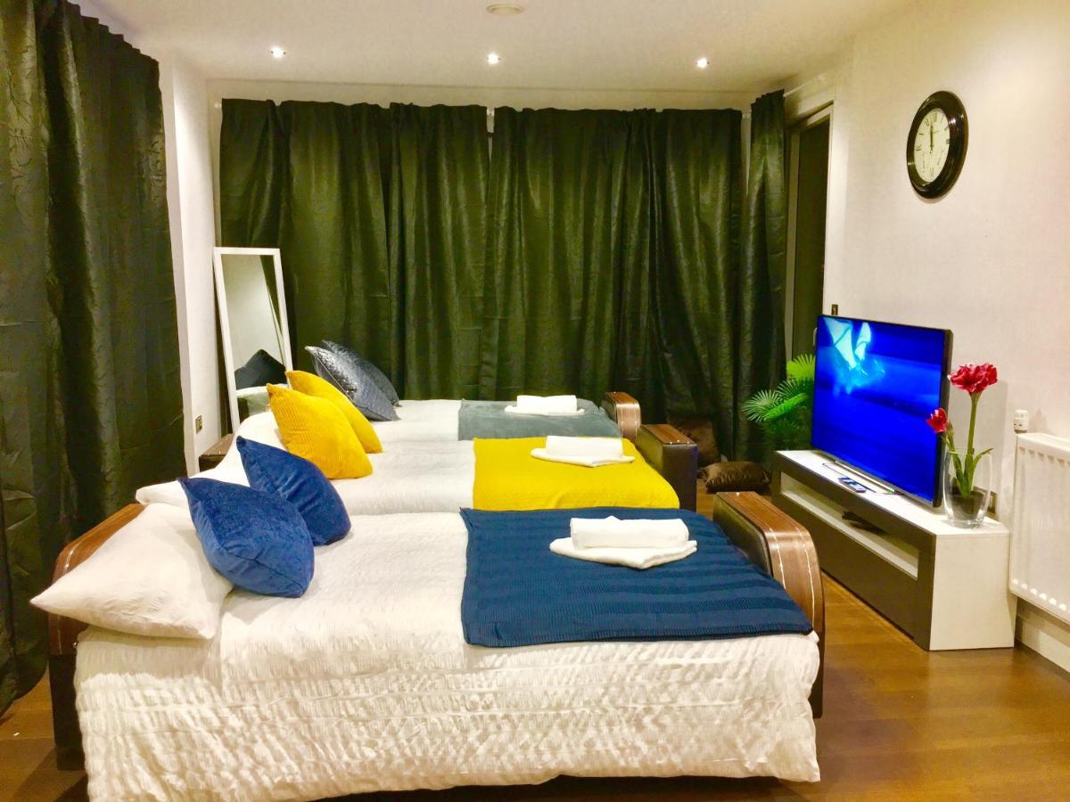 Excel 2 Bedrooms River View Apartment London