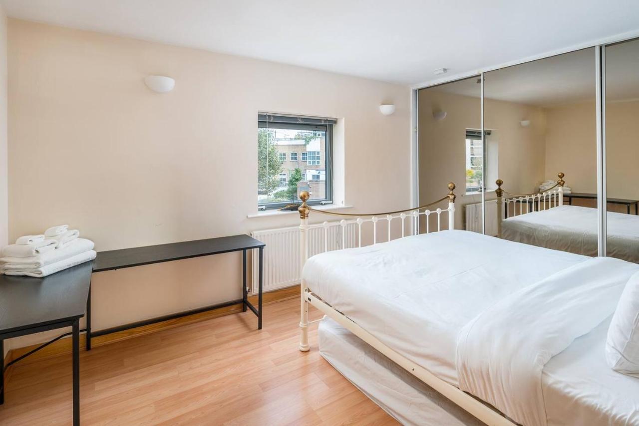 Bright 2 Bed 2 Bath Near Canary Wharf * Londen