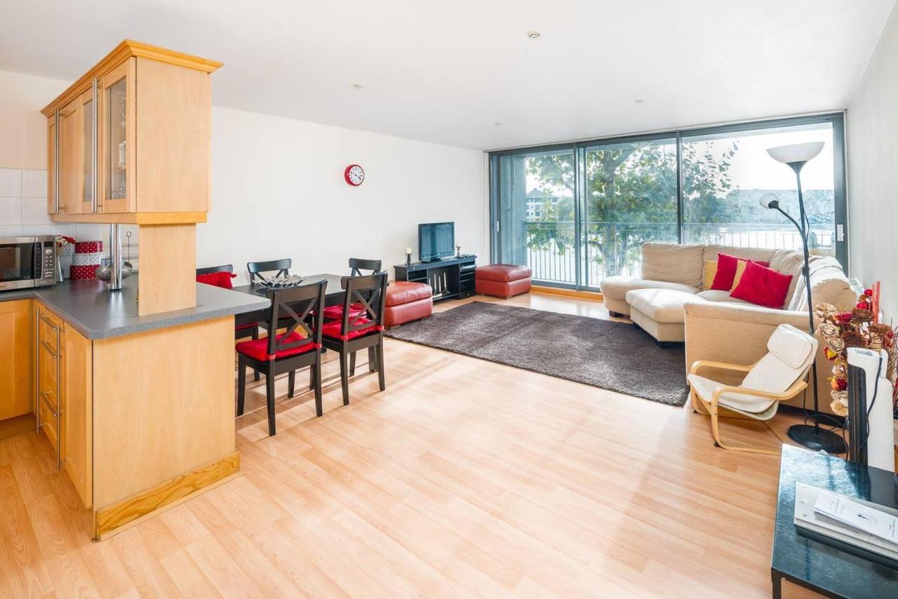 Bright 2 Bed 2 Bath Near Canary Wharf Londen