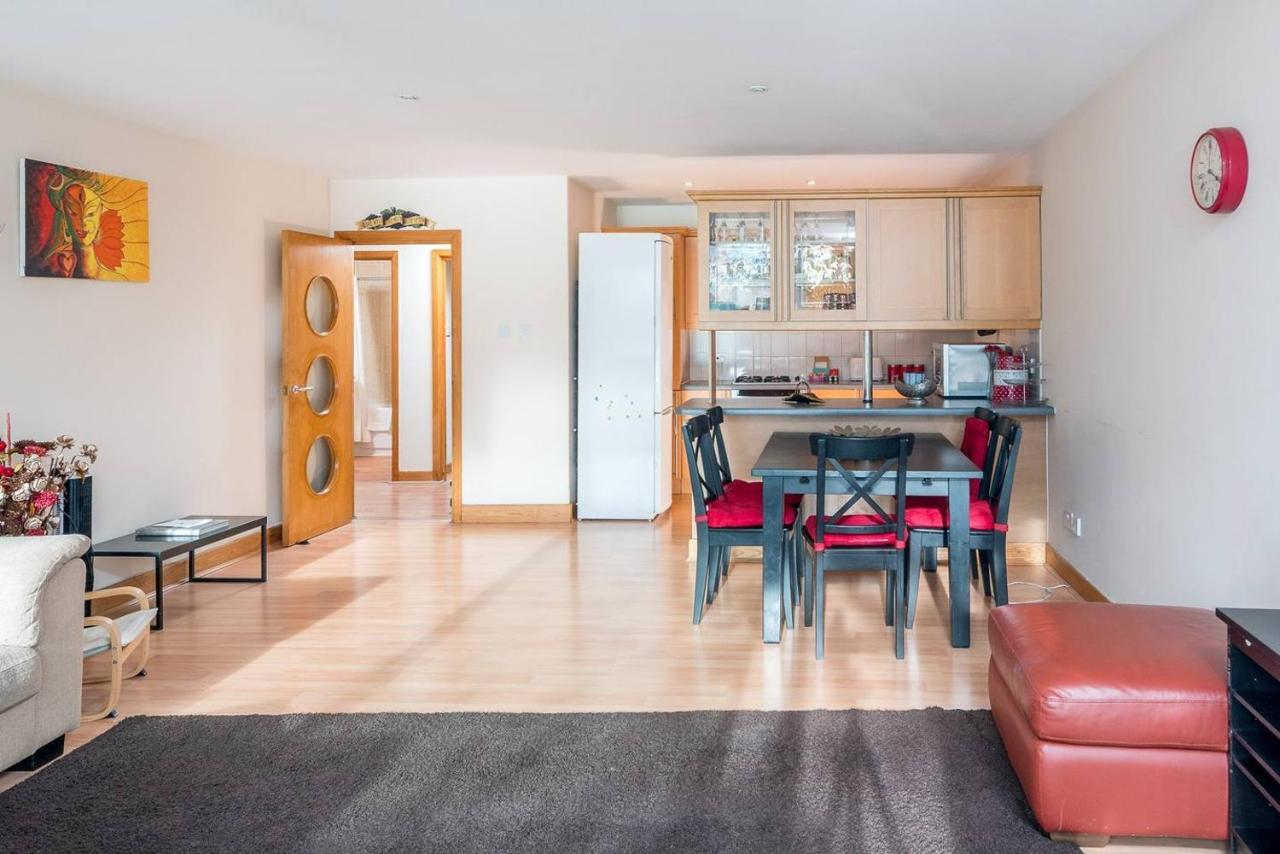 Bright 2 Bed 2 Bath Near Canary Wharf * Londen