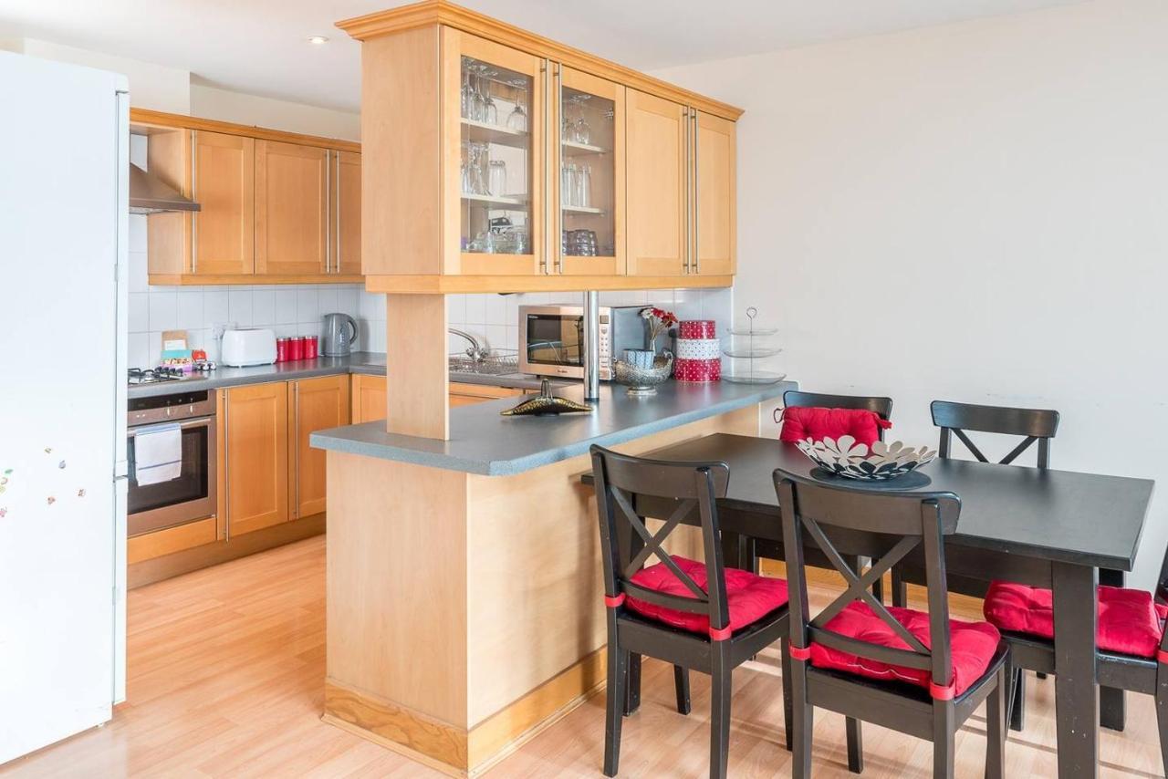 Bright 2 Bed 2 Bath Near Canary Wharf * Londen