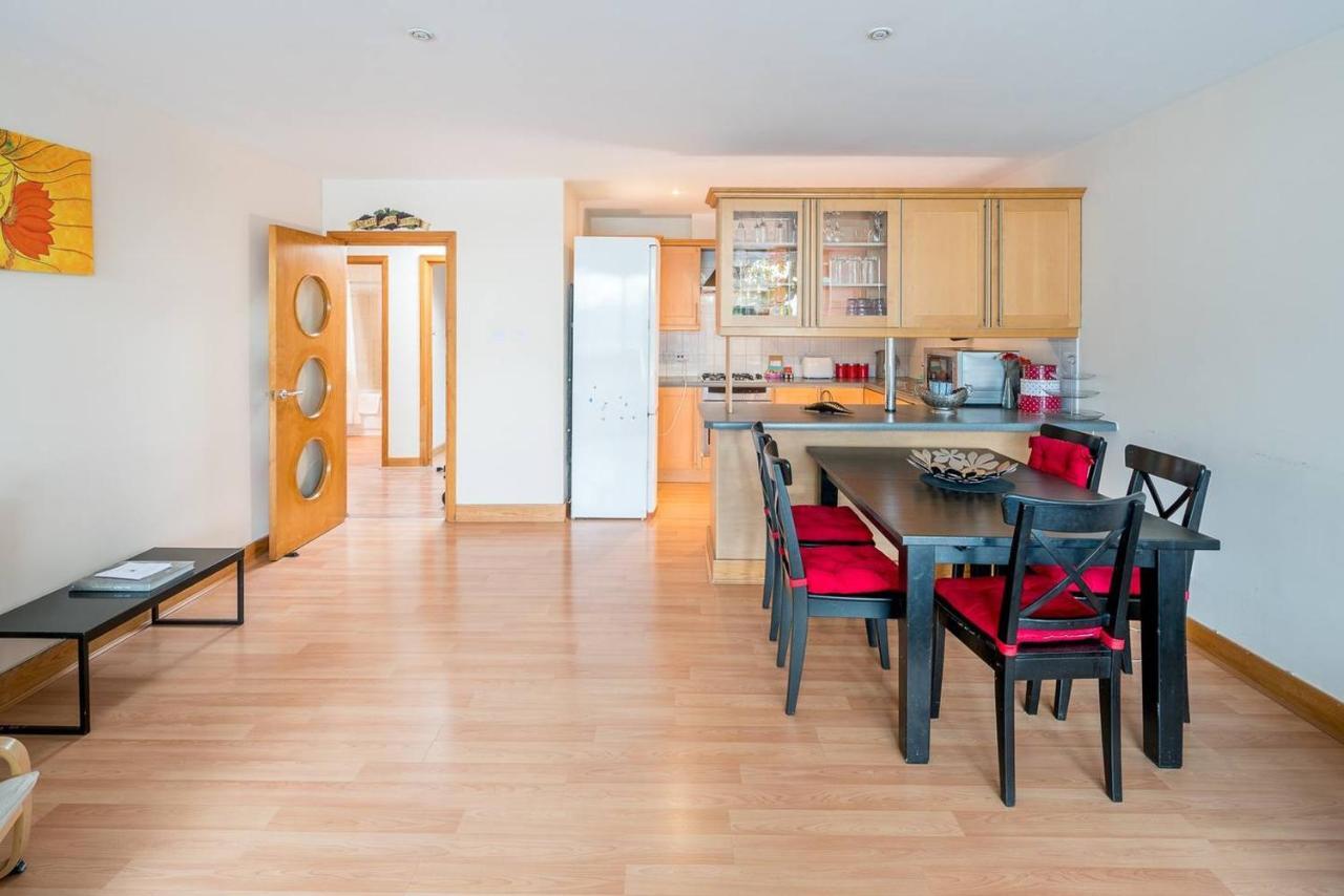 Bright 2 Bed 2 Bath Near Canary Wharf Londen