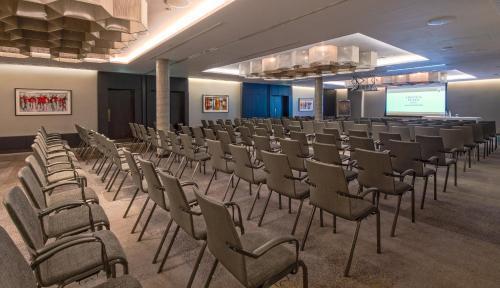 Lincoln Plaza Apartment London