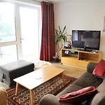 Wonderful, Bright Greenwich Apartment Sleeps 7 !