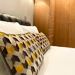 Apartment Next To Victoria Station
