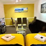 Spacious London Excel 3 bedrooms, Full Kitchen, Apartment