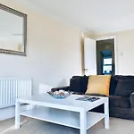 2 Bed 2 Bath Flat With Private Parking And 3 Min To Tube