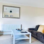 2 Bed 2 Bath Flat With Private Parking And 3 Min To Tube