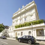 Newly Refurbished Flat With Patio. By Hyde Park