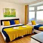 Spacious 2 Bedrooms 2 Baths Apartment with Garden&Parking