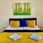 Spacious 2 Bedrooms 2 Baths Apartment with Garden&Parking