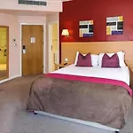 OYO Luton Hotel