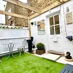 Modern And Cosy Studio Flat