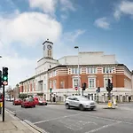 Exclusive Home In Acton By Underthedoormat