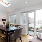 Amazing 4 Bed House Wparking 2Min Walk To Station