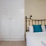 2 Bedroom Flat In Vauxhall