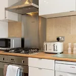 2 Bedroom Flat In Vauxhall
