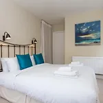 2 Bedroom Flat In Vauxhall