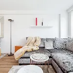 *Spacious-Modern One Bed Flat. Riverside Location*