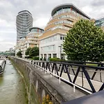 *Spacious-Modern One Bed Flat. Riverside Location*
