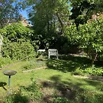 Stunning Ground Floor Garden Apartment - Entire Apartment, Centrally Located, With Free Off Road Parking By Flat & Wiffi, Beautifully Secluded, 3 Mins From All Amenities
