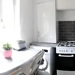 Elite 2 bedroom Flat near portobello road Market