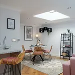 Guestready - Unique Home Near Wimbledon With Gorgeous Deck And Parking