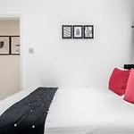 Oxford Street 2 Bed Apartment