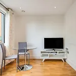 Cosy Studio Apartment In Canary Wharf