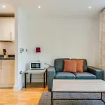 Cosy Studio Apartment In Canary Wharf