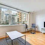 Cosy Studio Apartment In Canary Wharf