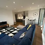 Royal Docks Apartment By Wshomesgroup
