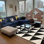 Royal Docks Apartment By Wshomesgroup