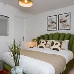 The Sparkford Gardens - Lovely 2Bdr With Balcony