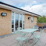 The Sparkford Gardens - Lovely 2Bdr With Balcony