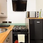 Modern 2 Bedroom Apartment In Zone 1